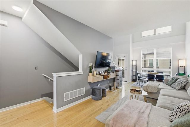 4565 Madison Avenue, Kansas City, MO 64111