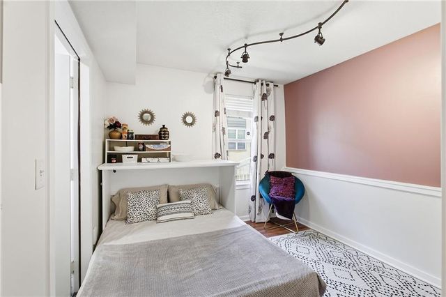 4565 Madison Avenue, Kansas City, MO 64111