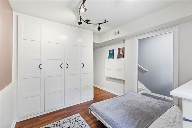 4565 Madison Avenue, Kansas City, MO 64111
