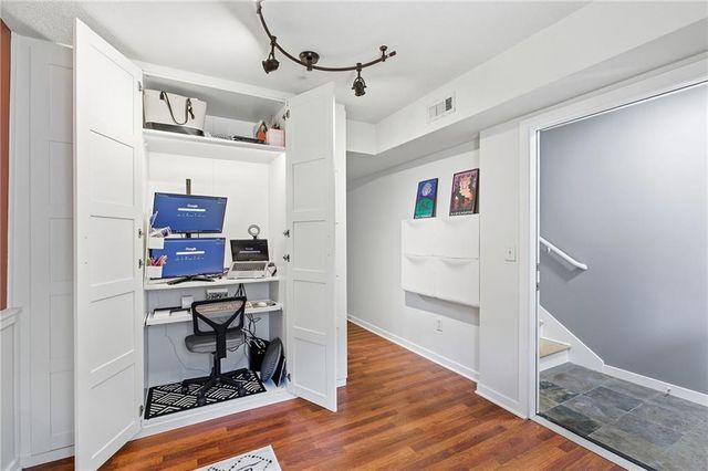 4565 Madison Avenue, Kansas City, MO 64111
