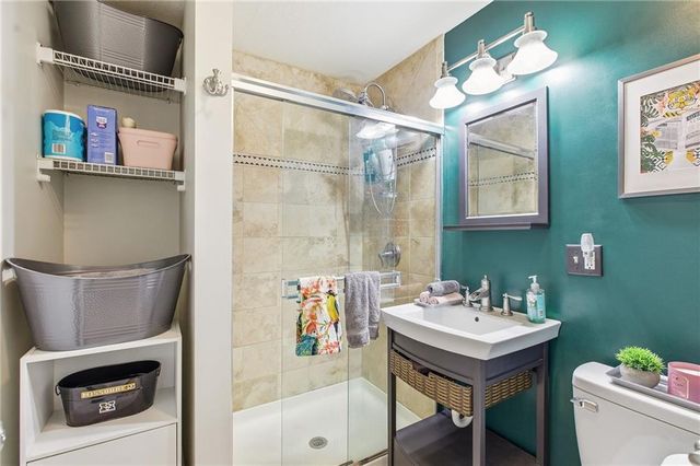 4565 Madison Avenue, Kansas City, MO 64111