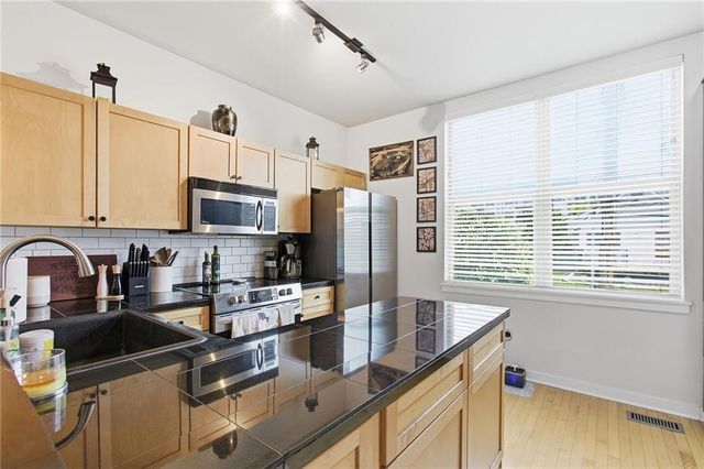 4565 Madison Avenue, Kansas City, MO 64111