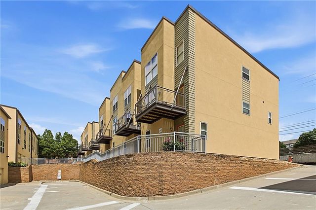 4565 Madison Avenue, Kansas City, MO 64111