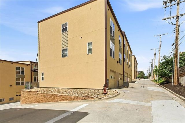 4565 Madison Avenue, Kansas City, MO 64111