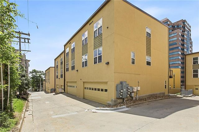 4565 Madison Avenue, Kansas City, MO 64111