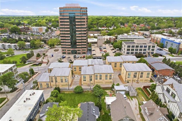 4565 Madison Avenue, Kansas City, MO 64111