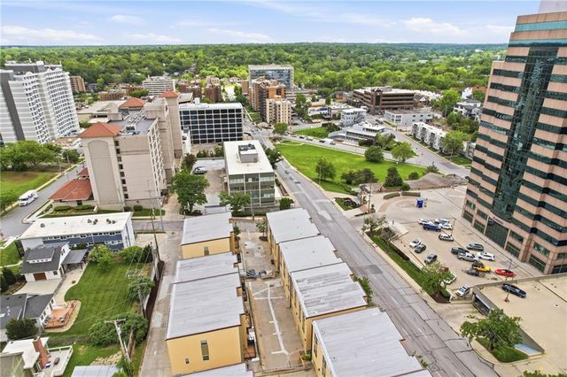 4565 Madison Avenue, Kansas City, MO 64111