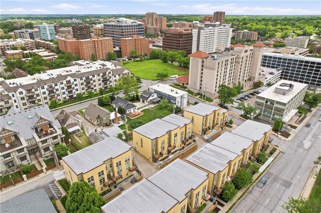 4565 Madison Avenue, Kansas City, MO 64111