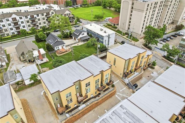 4565 Madison Avenue, Kansas City, MO 64111