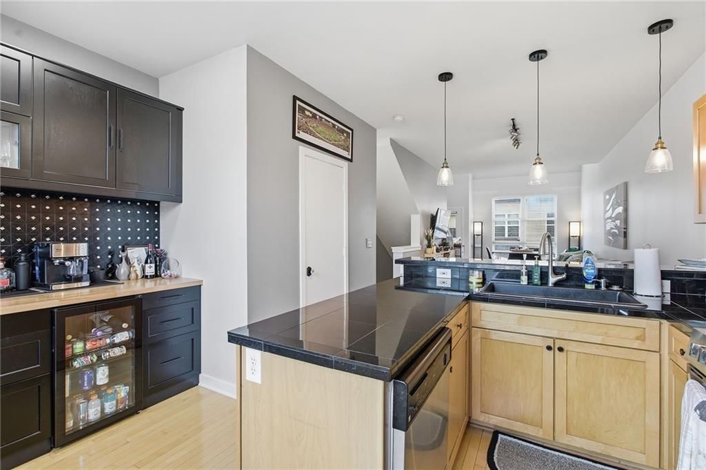 4565 Madison Avenue, Kansas City, MO 64111