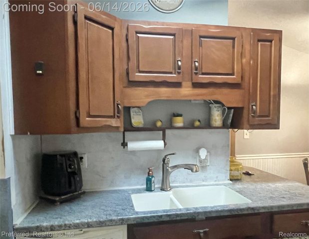 37110 Gilchrist Street, Westland, MI 48186