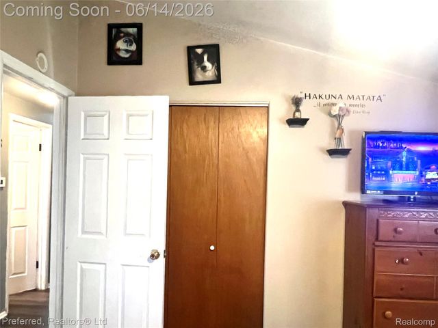37110 Gilchrist Street, Westland, MI 48186