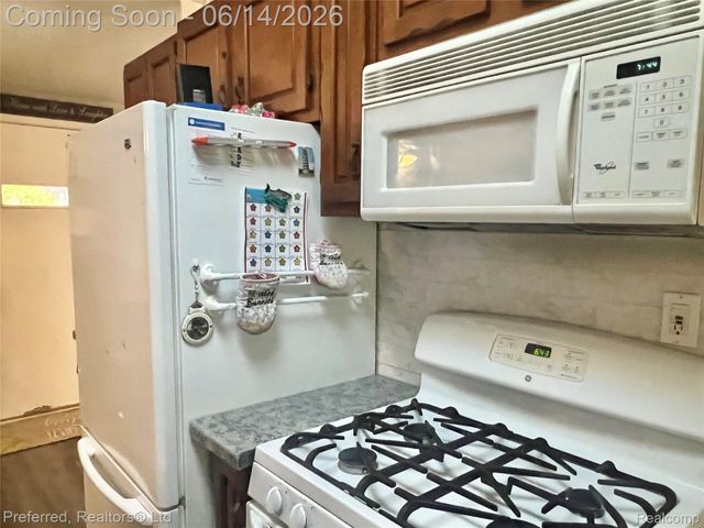37110 Gilchrist Street, Westland, MI 48186