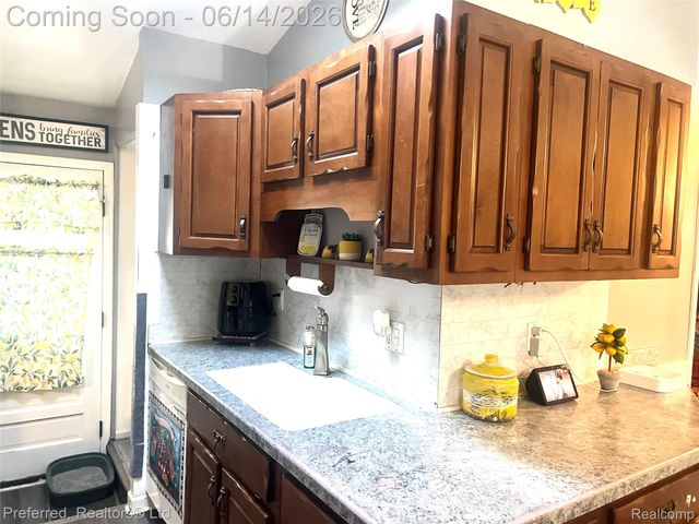 37110 Gilchrist Street, Westland, MI 48186