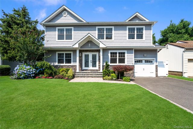 17 Woodwaye Road, Plainview, NY 11803
