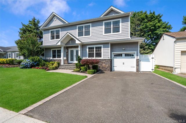 17 Woodwaye Road, Plainview, NY 11803