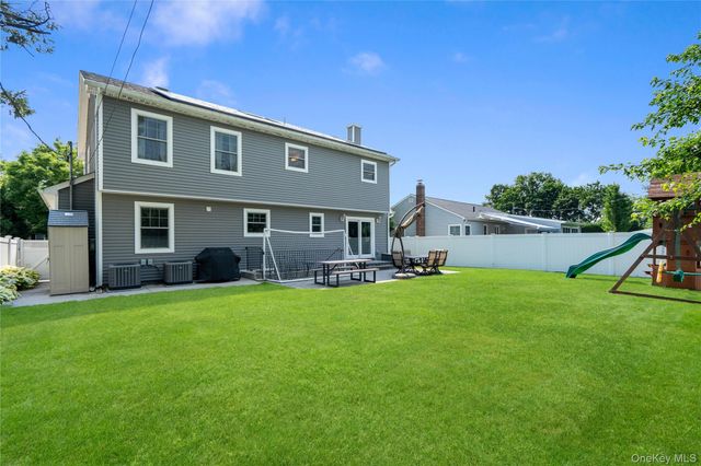 17 Woodwaye Road, Plainview, NY 11803