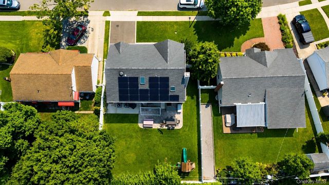 17 Woodwaye Road, Plainview, NY 11803