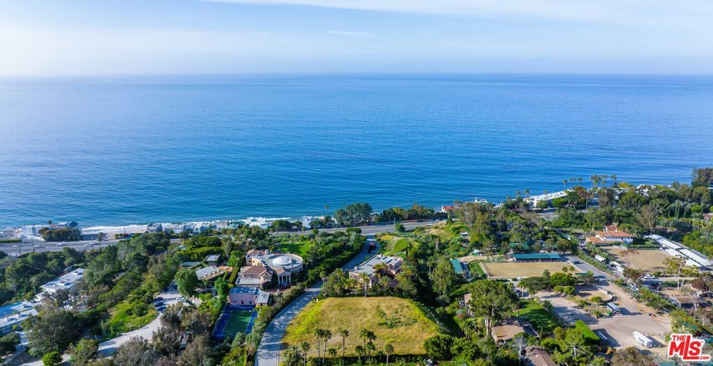 Image 1 of property listing at 6435 Meadows Court, Malibu, CA 90265