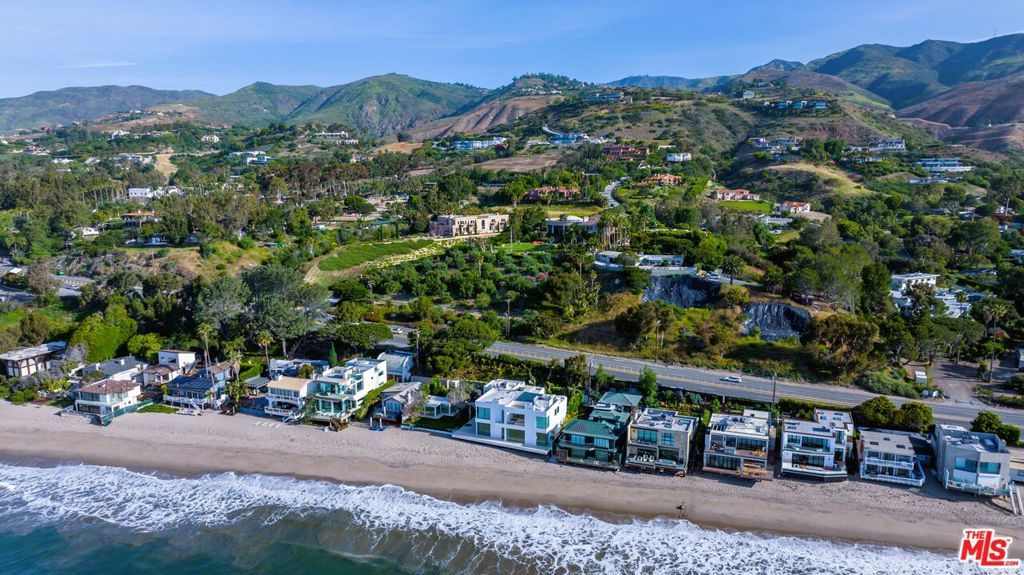 Image 10 of property listing at 6435 Meadows Court, Malibu, CA 90265