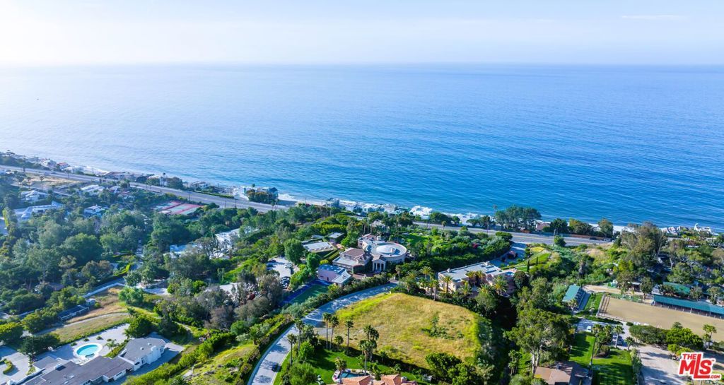 Image 3 of property listing at 6435 Meadows Court, Malibu, CA 90265
