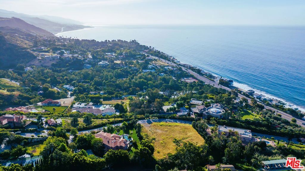 Image 4 of property listing at 6435 Meadows Court, Malibu, CA 90265