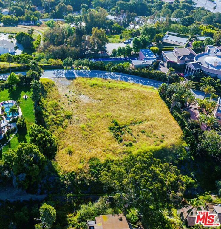Image 5 of property listing at 6435 Meadows Court, Malibu, CA 90265