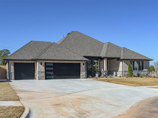 3901 Sorano Drive, Moore, OK 73160