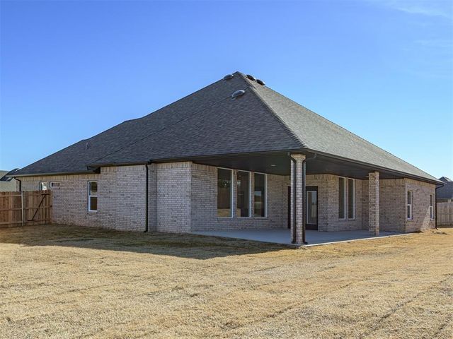 3901 Sorano Drive, Moore, OK 73160
