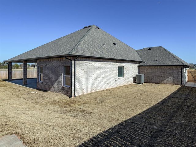 3901 Sorano Drive, Moore, OK 73160