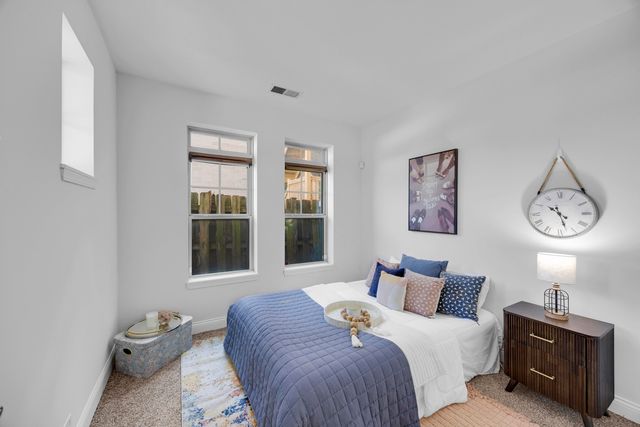 3817 S Ellis Avenue 101, Chicago, IL 60653