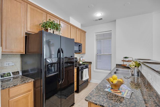 3817 S Ellis Avenue 101, Chicago, IL 60653