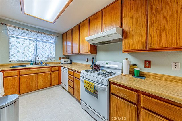 16234 Jasmine, Victorville, CA 92395