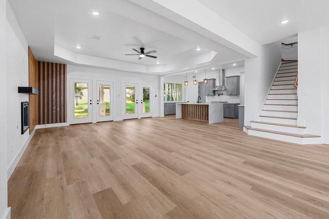 240 Sarasota Circle S, Montgomery, TX 77356