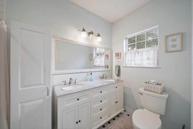 316 W Lang Street, Alvin, TX 77511