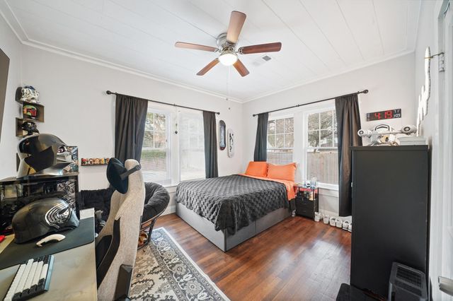 316 W Lang Street, Alvin, TX 77511