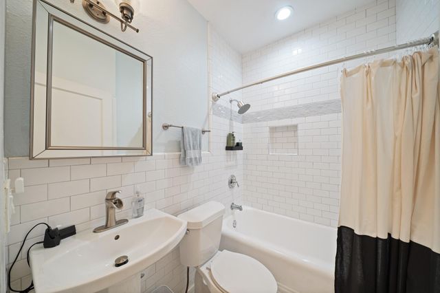 316 W Lang Street, Alvin, TX 77511