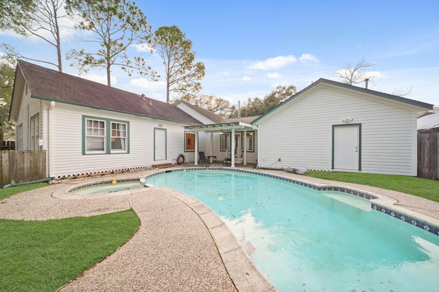 316 W Lang Street, Alvin, TX 77511