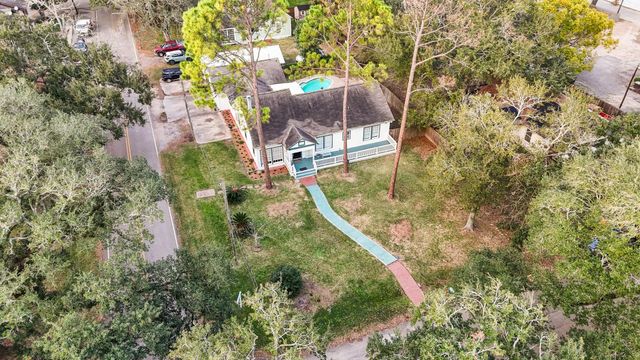 316 W Lang Street, Alvin, TX 77511