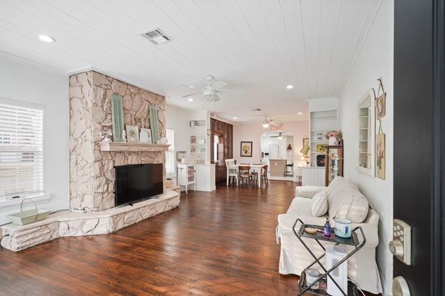 316 W Lang Street, Alvin, TX 77511