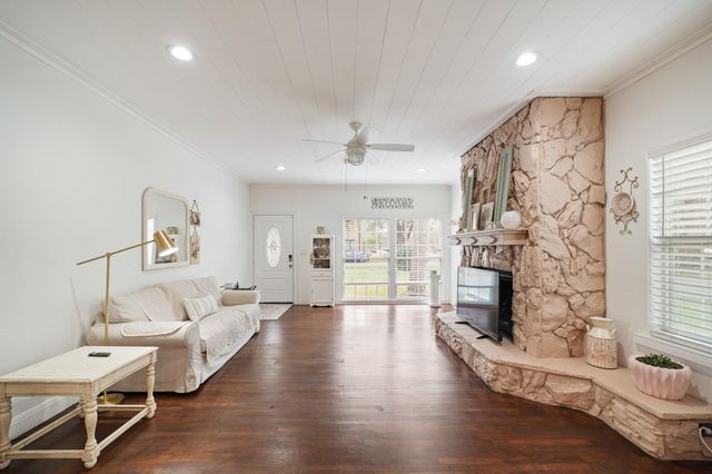 316 W Lang Street, Alvin, TX 77511