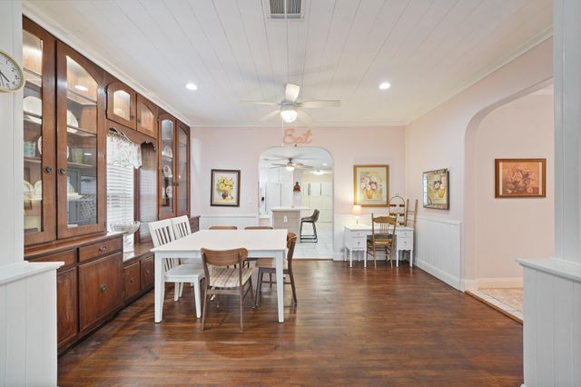 316 W Lang Street, Alvin, TX 77511