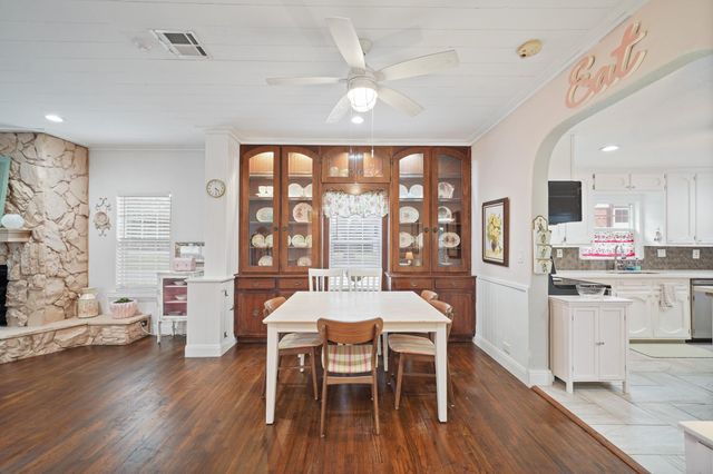 316 W Lang Street, Alvin, TX 77511