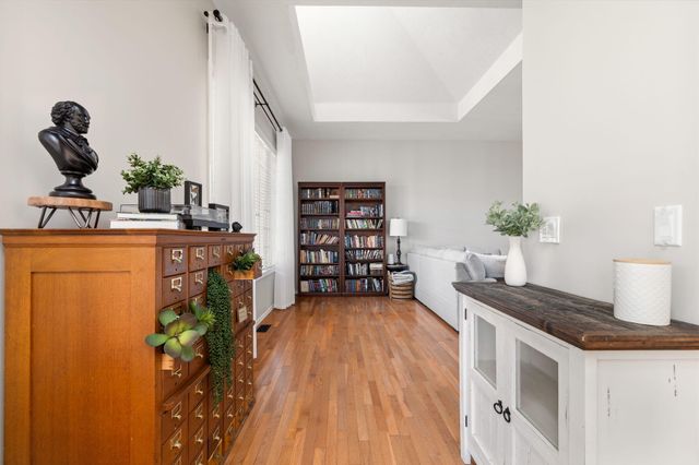 1002 E Gaslight Drive, Springfield, MO 65810