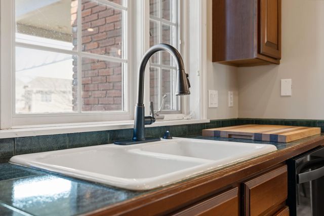 1002 E Gaslight Drive, Springfield, MO 65810