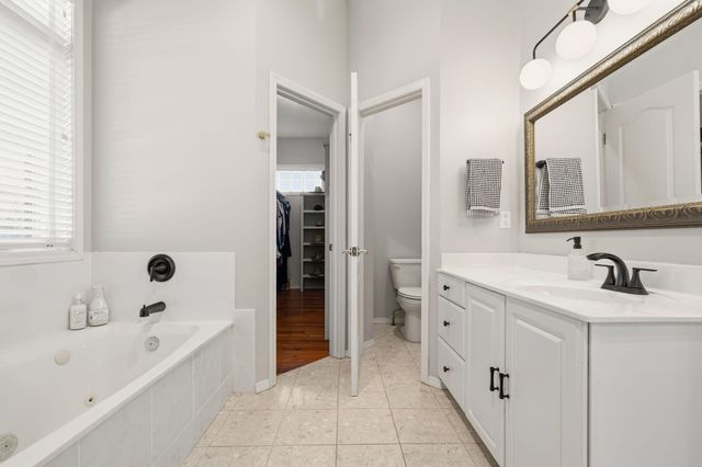 1002 E Gaslight Drive, Springfield, MO 65810