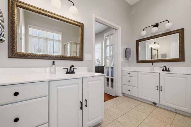 1002 E Gaslight Drive, Springfield, MO 65810