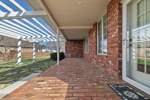 1002 E Gaslight Drive, Springfield, MO 65810