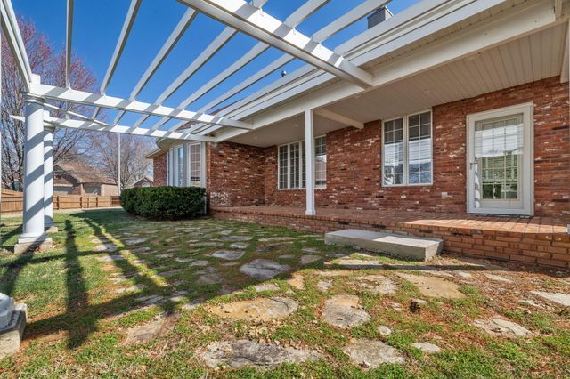 1002 E Gaslight Drive, Springfield, MO 65810