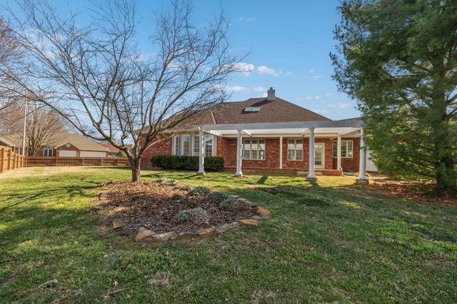 1002 E Gaslight Drive, Springfield, MO 65810